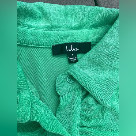 *5/$20 or 3/$15* Ruche Decision Green Ruched Short Sleeve Button-Up Collared Top - Picture 8 of 9